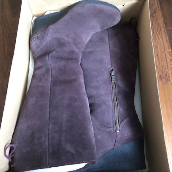 UGG Winter Boots - Picture 7 of 7